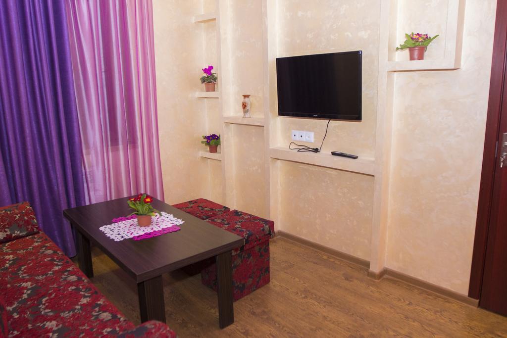Planet Hotel Jerevan Værelse billede